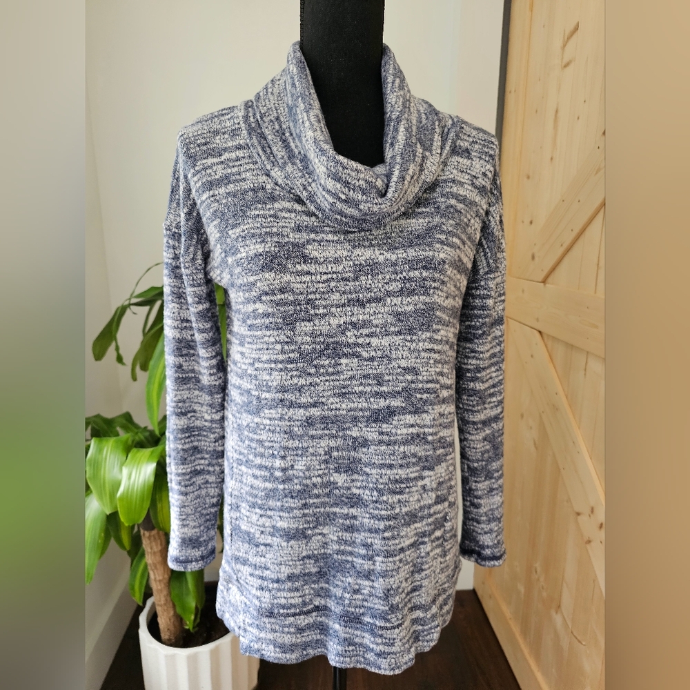 AERIE size S cowlneck sweater. Very soft‎